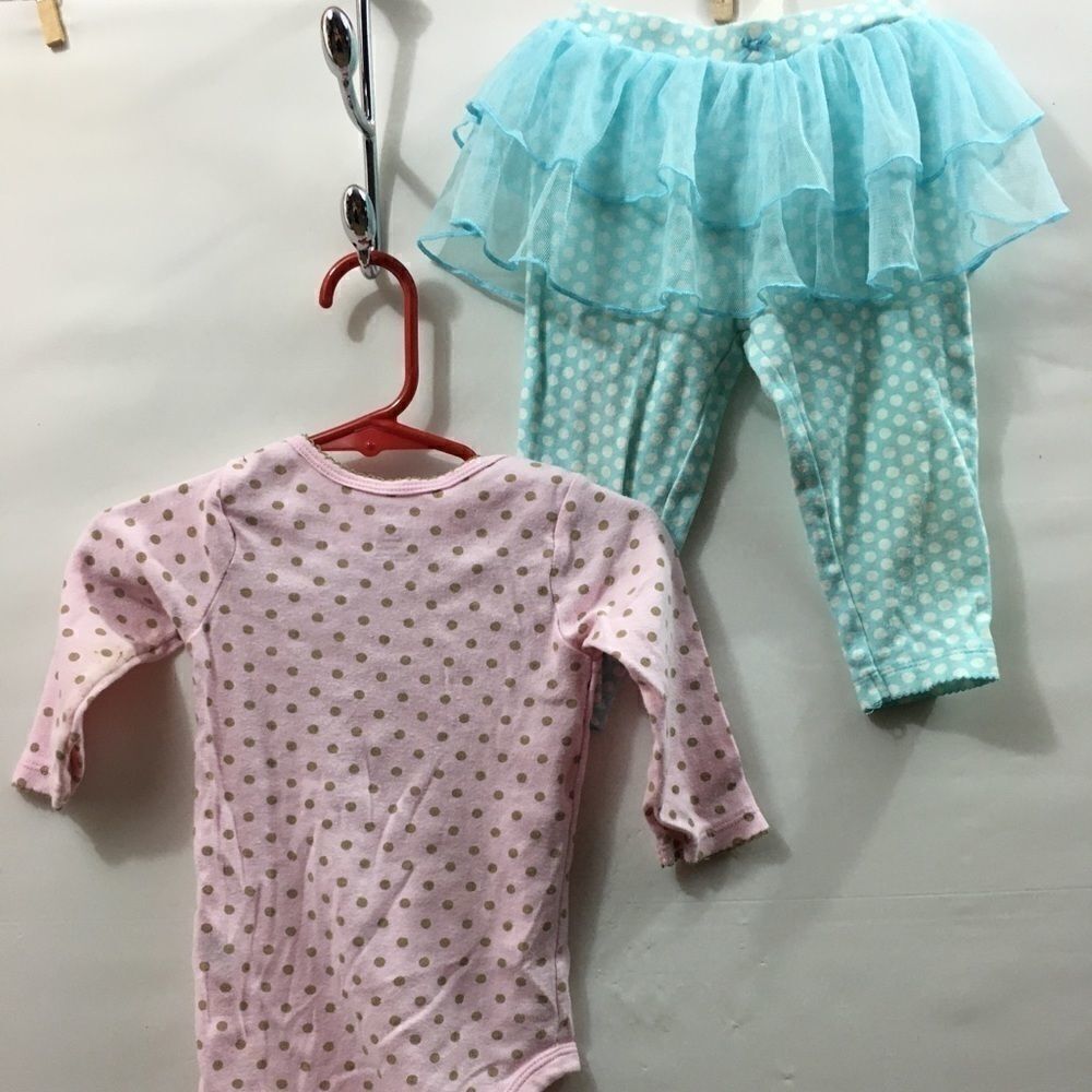 Carter’s Onesie & Pant/skirt Polkadot Set 12 mo - Picture 3 of 4